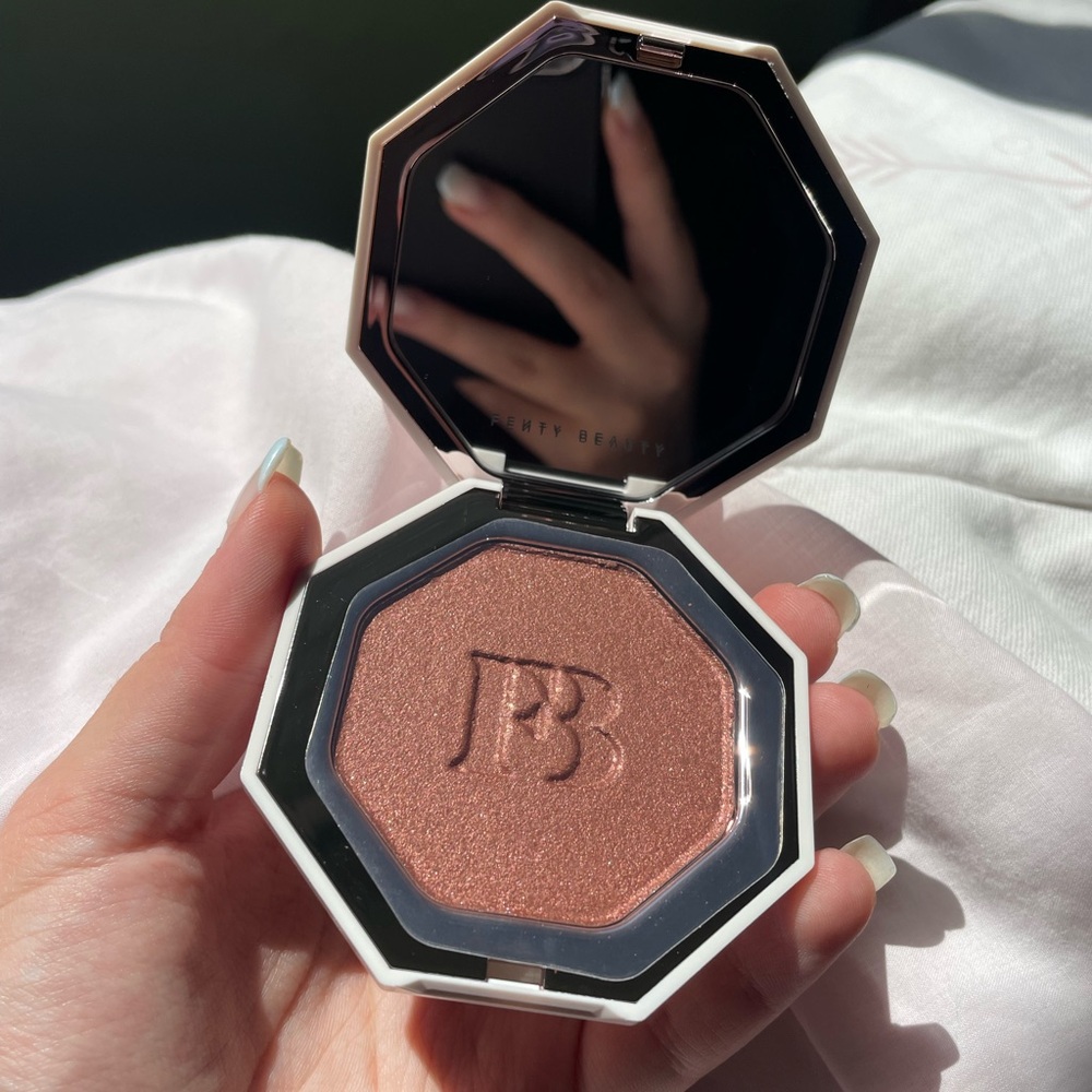 Fenty Beauty Radiant Copper Highlighter - Picture 1 of 2